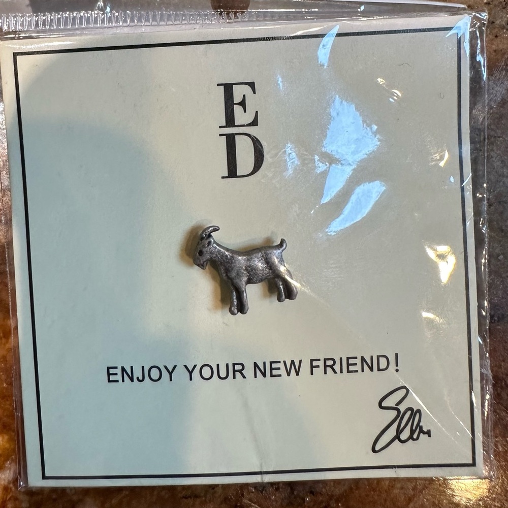 NWT NIB Ellen Degeneres ED Goat Pin Collectible Pinback HTF - Picture 1 of 1